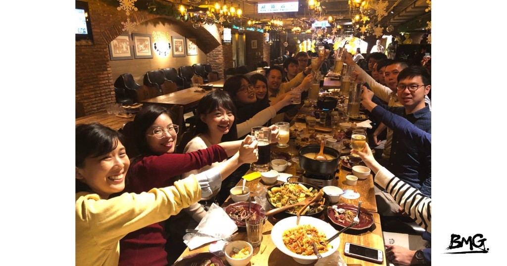 BMG 團隊聚餐舉杯慶祝